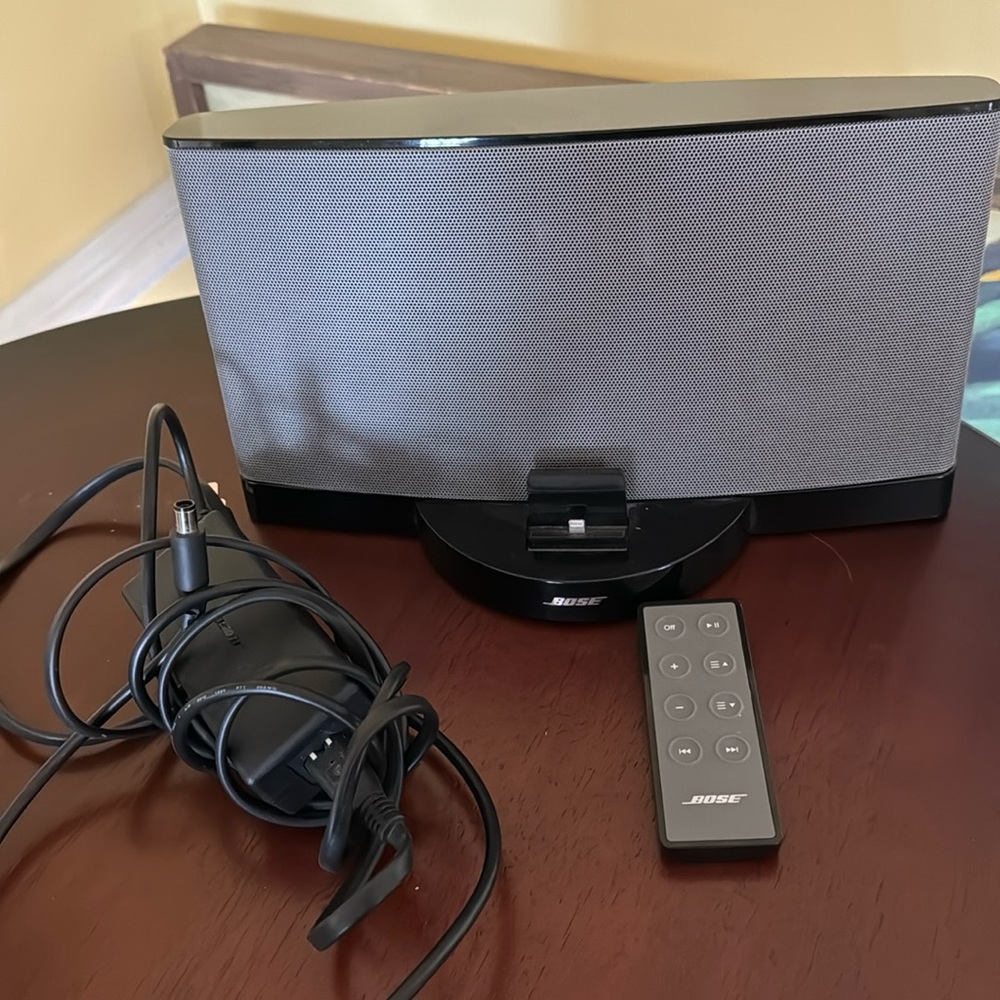 Bose speaker with remote